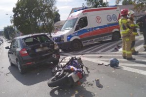wypadek motocykla na skrzyżowaniu