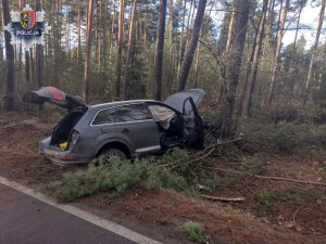 zniszczony podczas wypadku samochód osobowy