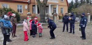 spotkanie policjantów z dziećmi