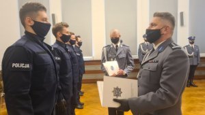 policjanci podczas uroczystości ślubowania