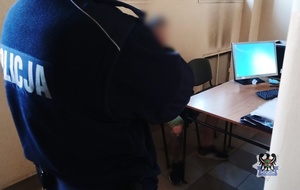 policjant z zatrzymanym