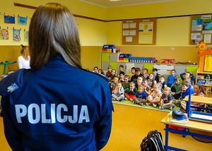 spotkanie policjantek w szkole z uczniami