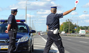 policjanci podczas działąń na drogach