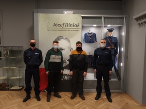 spacer po Izbie Pamięci z policjantami KWP we Wrocławiu