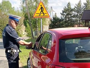 działania na drogach NURD - Policjanci pilnują bezpieczeństwa w pobliżu przejść dla pieszych