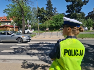 policjanci podczas akcji mierzenia prędkości na drogach