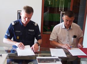 podpisanie porozumienia przez Komendanta Wojewódzkiego Policji we Wrocławiu