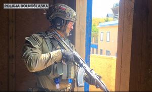 ćwiczenia policjantów SPKP w terenie zurbanizowanym z innymi formacjami z Polski