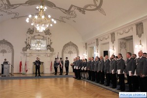 Zdjęcia przedstawiają policjantów biorących udział w uroczystościach