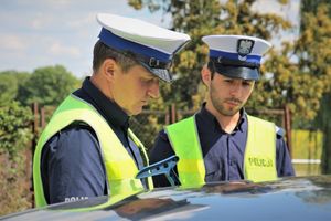 kontrola drogowa - policjanci z fotoradarem