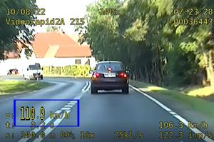 zarejestrowana prędkość samochodu osobowego przez policyjny videorejestrator