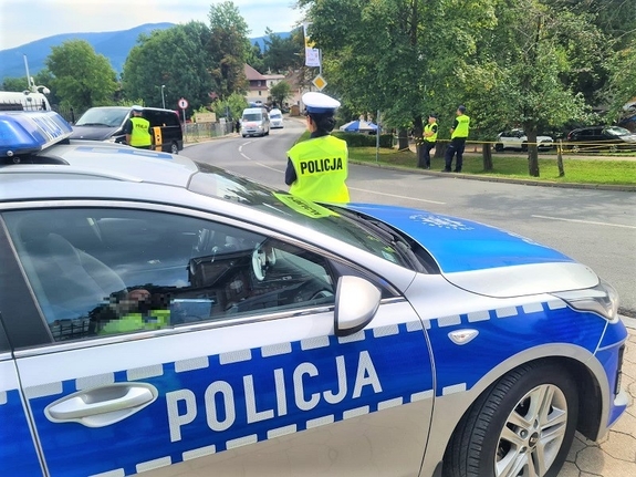 Policjanci podczas zabezpieczenia w Karpaczu