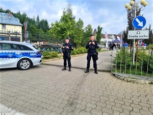Policjanci podczas zabezpieczenia w Karpaczu