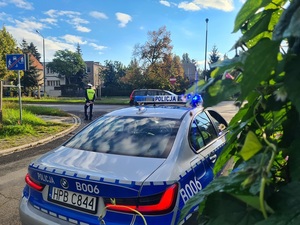 Policjant na skrzyżowaniu