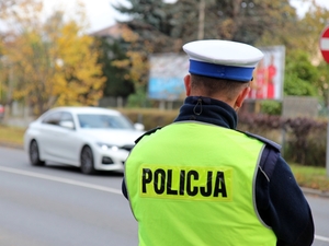 Policjant na skrzyżowaniu