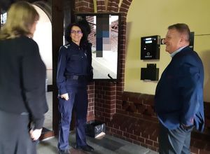 uroczyste przekazanie alkomatu w komendzie