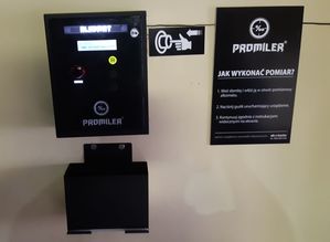 uroczyste przekazanie alkomatu w komendzie