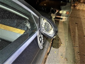 Uszkodzone lusterko pojazdu