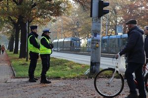 Policjanci podczas akcji &quot;Wszystkich Świętych 2022&quot;