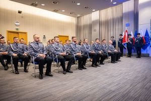 Policjanci podczas uroczystości w Ministerstwie Spraw Wewnętrznych i Administracji (zdjęcia ze strony Ministerstwa Spraw Wewnętrznych i Administracji)