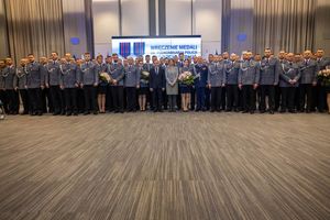 Policjanci podczas uroczystości w Ministerstwie Spraw Wewnętrznych i Administracji (zdjęcia ze strony Ministerstwa Spraw Wewnętrznych i Administracji)
