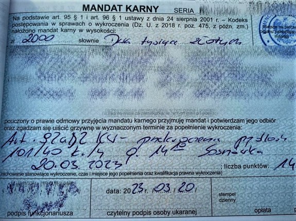 Wypisany mandat karny z kwotą 2000 złotych