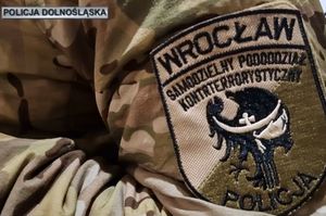 Naszywka z napisem &quot;Wrocław samodzielny pododdział kontrterrorystyczny policji&quot;