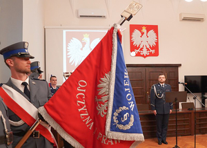 Na zdjęciu poczet sztandarowy w sali podczas uroczystości ślubowania.