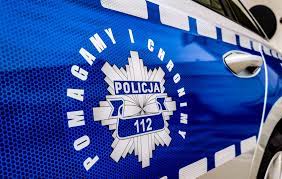bok policyjnego radiowozu z napisem Pomagamy i Chronimy oraz Policja i 112