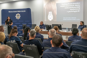 Policjanci podczas konferencji