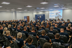 Policjanci podczas konferencji