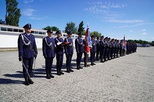 Poczet sztandarowy, kompania reprezentacyjna i mianowani policjanci Oddziałów Prewencji Policji.