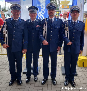 rowerzyści i policjanci