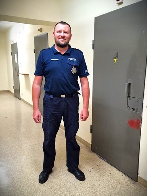 policjant  w mundurze starszy aspirant Marek Natanek