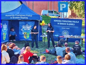 Festyn w Środzie Śląskiej: policjantki rozmawiają z dziećmi
