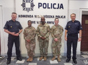 Komendant Wojewódzki oraz naczelnik w towarzystwie reprezentacji policji z USA