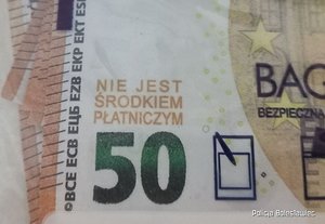 50 euro - banknot, napis nad cyfrą 50 banknot nie jest środkiem płatniczym
