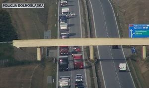 Policjanci podczas akcji &quot;Bezpiecznie po autostradzie i ekspresówce&quot;