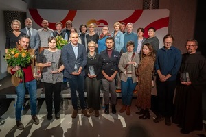 Zdjęcie grupowe wszystkich uczestników gali.