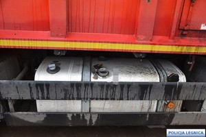 Uszkodzony wlew paliwa pojazdu ciężarowego