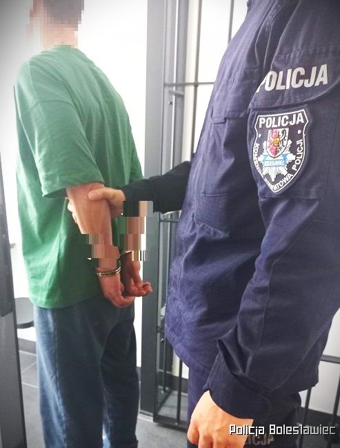 Zatrzymany mężczyzna podczas prowadzenia