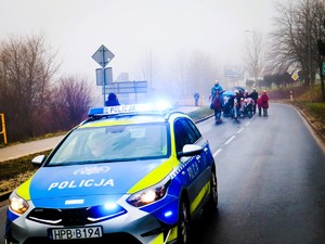 Policjanci zabezpieczają Orszak Trzech Króli