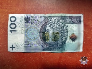 Zdjęcie podrobionego stuzłotowego banknotu
