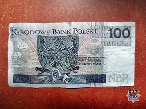 Zdjęcie podrobionego stuzłotowego banknotu
