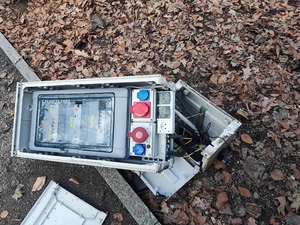 Uszkodzona skrzynka elektryczna