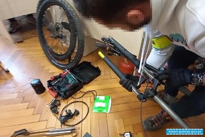 Na zdjęciach odzyskane mienie w postaci piły spalinowej, roweru oraz elementów rowerowych, elektronarzędzia, akcesoria wędkarskie.