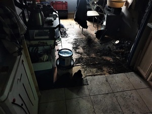 Podłoga w mieszkaniu po pożarze