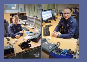 OBRAZ składa się z dwóch zdjęć policjantów siedzących w centrum dowodzenia