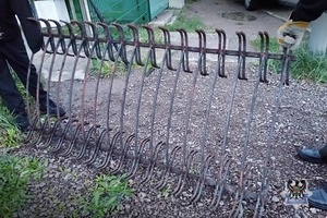 metalowe ogrodzenie