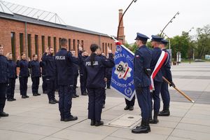 Policjanci ślubują na sztandar